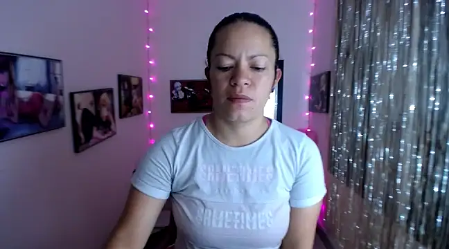 Cristal w online show from February 2025 12:23:02 PM