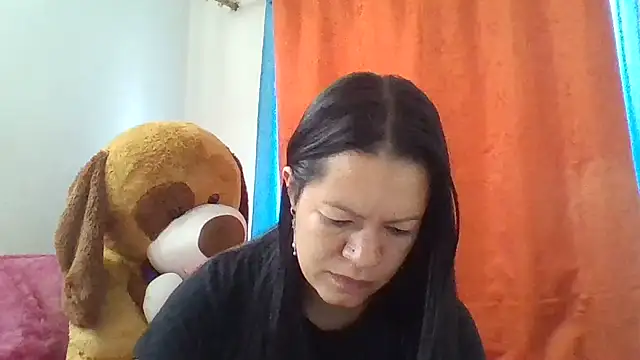 Snapshot of Cristal_w chatting on November 2025 02:32:01 PM Cristal w online show from November 2025 02:32:01 PM