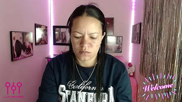 Snapshot of Cristal_w chatting on October 2025 02:16:02 PM Cristal w online show from October 2025 02:16:02 PM