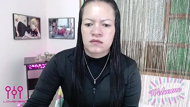 Snapshot of Cristal_w chatting on November 2025 03:27:01 PM Cristal w online show from November 2025 03:27:01 PM