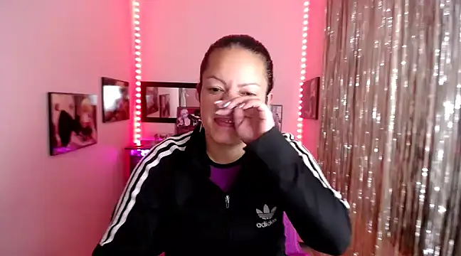 Cristal w online show from March 2025 12:24:02 PM
