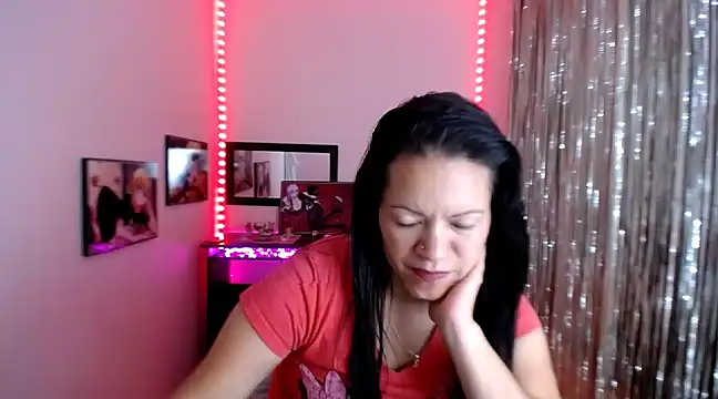 Cristal w online show from March 2025 03:23:02 PM