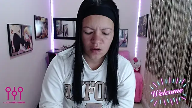 Snapshot of Cristal_w chatting on October 2025 01:10:02 PM Cristal w online show from October 2025 01:10:02 PM