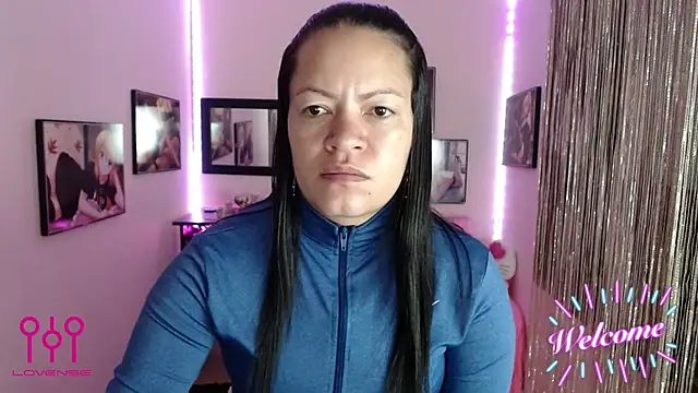 Snapshot of Cristal_w chatting on October 2025 12:26:02 PM Cristal w online show from October 2025 12:26:02 PM