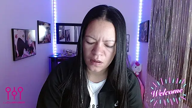Cristal w online show from September 2025 12:47:02 PM
