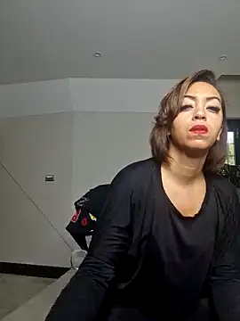 QueenTricks1 online show from October 2025 08:22:01 AM
