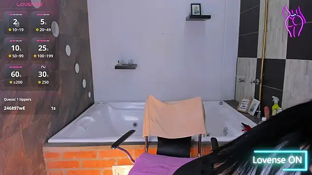 Lila Pinky online show from December 2025 12:33:02 PM