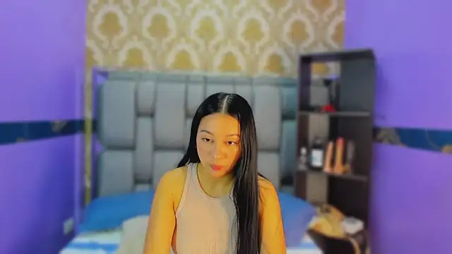 Lila Pinky online show from November 2025 12:42:01 PM