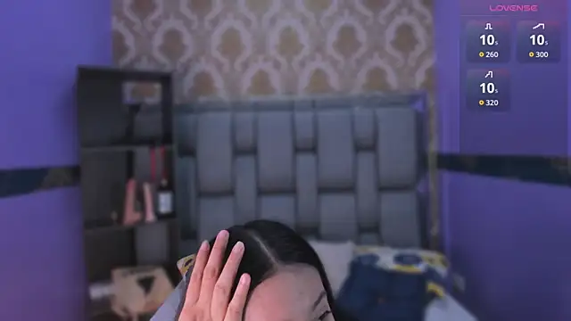 Lila Pinky online show from November 2025 12:49:02 PM