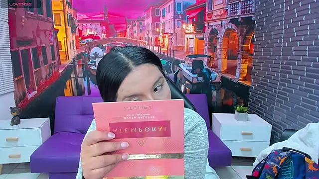 Small naughty  online show from November 2025 01:39:02 PM