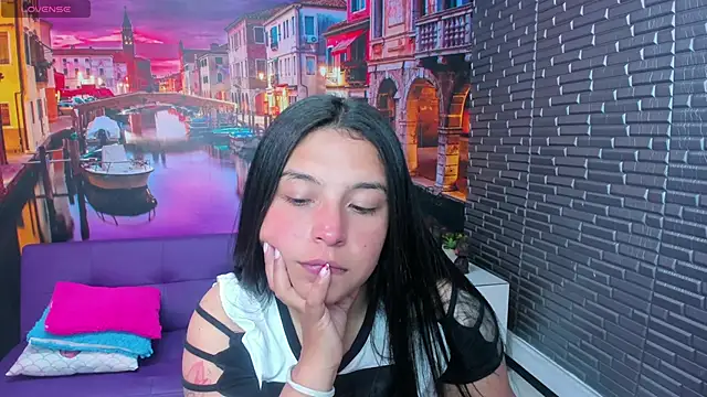 Snapshot of Small_naughty_ chatting on March 2026 01:39:01 PM Small naughty online show from March 2026 01:39:01 PM