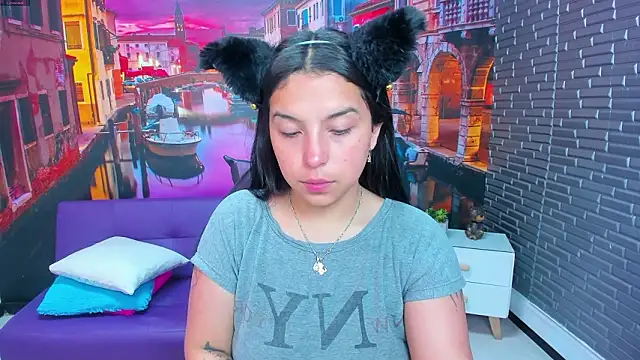 Snapshot of Small_naughty_ chatting on March 2026 01:40:02 PM Small naughty online show from March 2026 01:40:02 PM