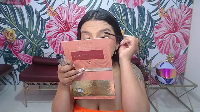 Snapshot of Small_naughty_ chatting on April 2026 01:12:02 PM Small naughty online show from April 2026 01:12:02 PM