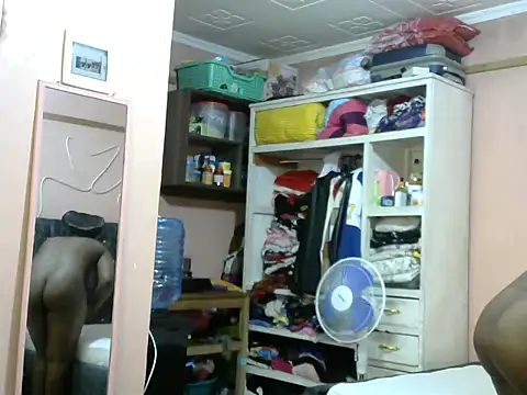 Snapshot of slender-qwene chatting on April 2026 09:28:02 AM slender-qwene online show from April 2026 09:28:02 AM