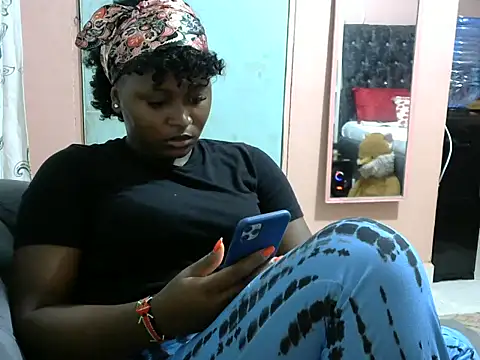 Snapshot of slender-qwene chatting on April 2026 05:21:01 PM slender-qwene online show from April 2026 05:21:01 PM