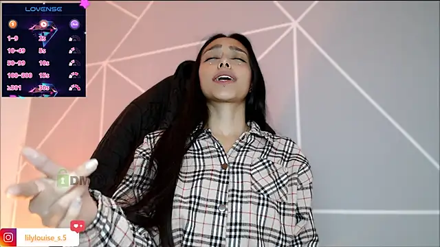 lilylouisee online show from February 2026 12:21:01 AM