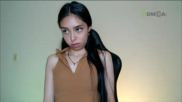 Snapshot of lilylouisee chatting on February 2025 09:26:02 PM lilylouisee online show from February 2025 09:26:02 PM