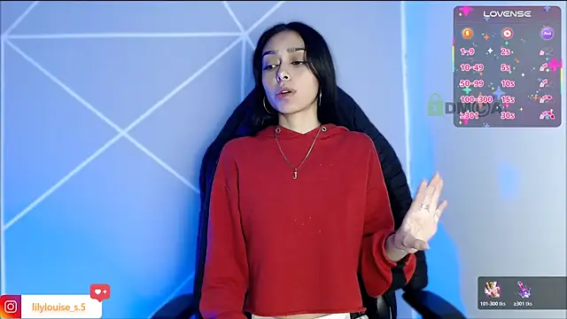 lilylouisee online show from April 2026 11:28:01 PM