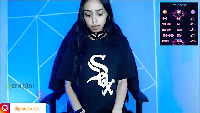 lilylouisee online show from May 2026 12:03:01 AM