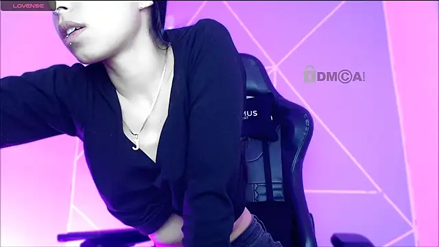 lilylouisee online show from November 2025 07:06:01 PM