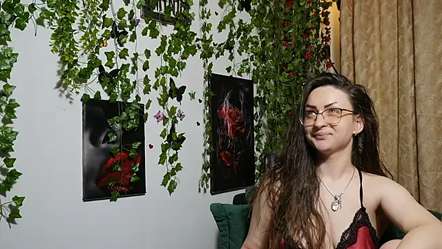 NaughtYHomemadE online show from November 2025 09:57:01 AM