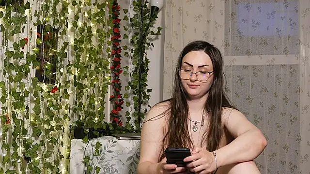 NaughtYHomemadE online show from May 2026 06:52:02 PM