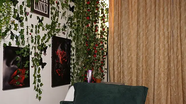 NaughtYHomemadE online show from October 2025 07:10:01 AM