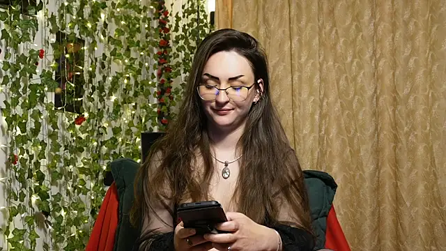 NaughtYHomemadE online show from May 2026 04:12:01 PM