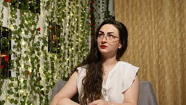 Snapshot of NaughtYHomemadE chatting on June 2026 10:32:01 AM NaughtYHomemadE online show from June 2026 10:32:01 AM