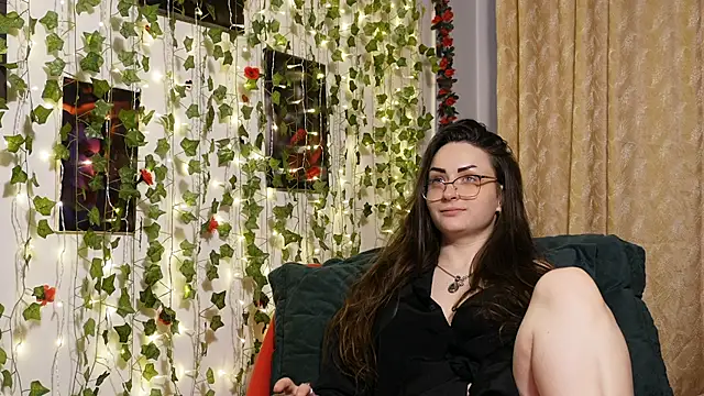 NaughtYHomemadE online show from January 2026 10:11:01 AM