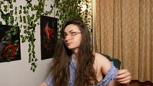 NaughtYHomemadE online show from October 2025 05:24:02 PM