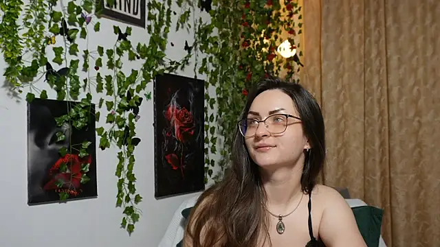 NaughtYHomemadE online show from October 2025 08:46:02 AM