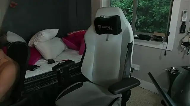 KingCal205 online show from October 2025 10:39:02 PM