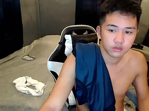 xgregor07 online show from October 2025 05:58:01 PM