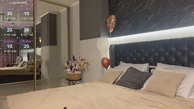 XtraHotX online show from March 2025 01:16:01 AM