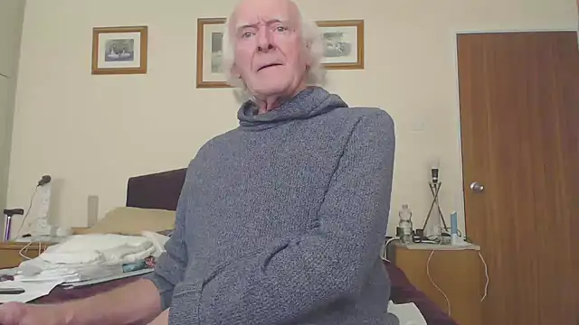 Snapshot of WaverlyKernow chatting on February 2025 04:05:02 PM WaverlyKernow online show from February 2025 04:05:02 PM