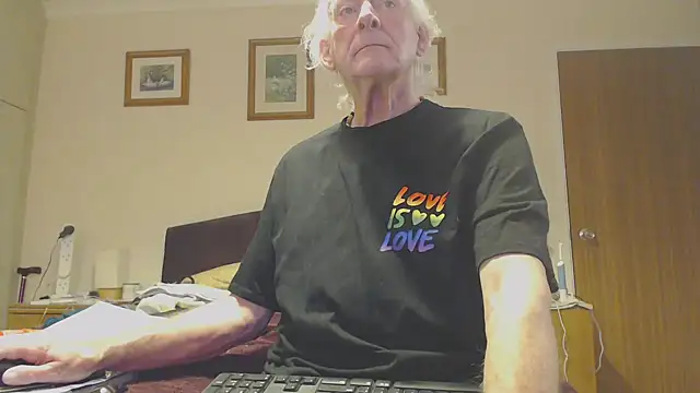 Snapshot of WaverlyKernow chatting on February 2025 09:13:02 AM WaverlyKernow online show from February 2025 09:13:02 AM