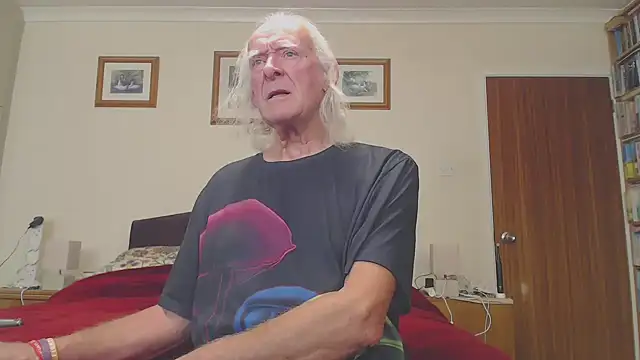 Snapshot of WaverlyKernow chatting on November 2025 01:56:02 PM WaverlyKernow online show from November 2025 01:56:02 PM