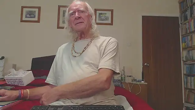 WaverlyKernow online show from December 2025 02:08:02 PM