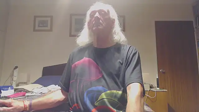 WaverlyKernow online show from April 2026 06:43:01 PM