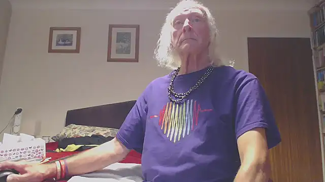 Snapshot of WaverlyKernow chatting on November 2025 01:37:01 PM WaverlyKernow online show from November 2025 01:37:01 PM