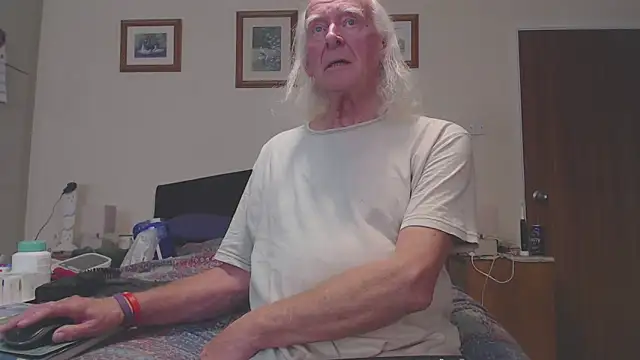 WaverlyKernow online show from April 2026 02:02:02 PM