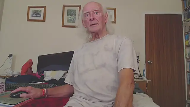Snapshot of WaverlyKernow chatting on October 2025 03:34:01 PM WaverlyKernow online show from October 2025 03:34:01 PM