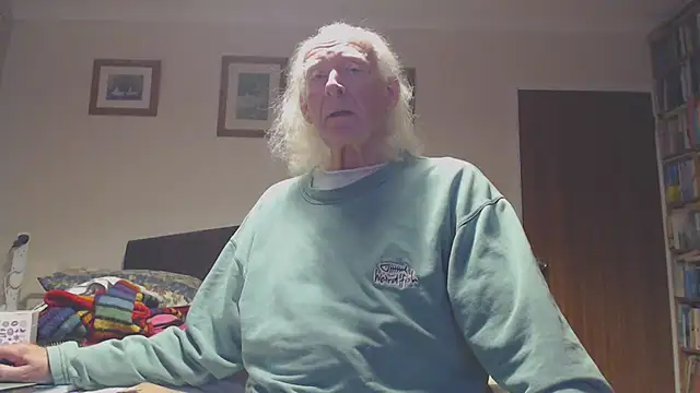 Snapshot of WaverlyKernow chatting on December 2025 11:45:01 AM WaverlyKernow online show from December 2025 11:45:01 AM