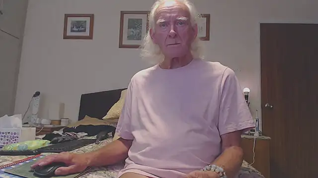Snapshot of WaverlyKernow chatting on September 2025 01:55:02 PM WaverlyKernow online show from September 2025 01:55:02 PM