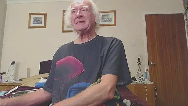 Snapshot of WaverlyKernow chatting on January 2025 10:31:02 AM WaverlyKernow online show from January 2025 10:31:02 AM