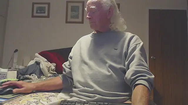Snapshot of WaverlyKernow chatting on September 2025 02:17:01 PM WaverlyKernow online show from September 2025 02:17:01 PM