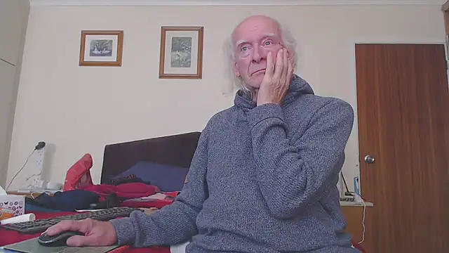 Snapshot of WaverlyKernow chatting on October 2025 01:01:01 PM WaverlyKernow online show from October 2025 01:01:01 PM