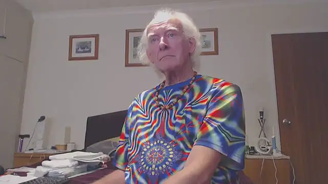 Snapshot of WaverlyKernow chatting on February 2025 12:38:01 PM WaverlyKernow online show from February 2025 12:38:01 PM