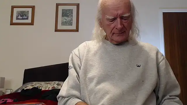 Snapshot of WaverlyKernow chatting on November 2025 10:09:02 AM WaverlyKernow online show from November 2025 10:09:02 AM